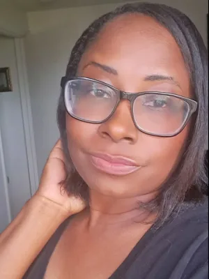 Cum have some fun with this kinky Black housewife.
