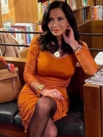 Experienced Older Woman Seeking Men and Boys to Play With