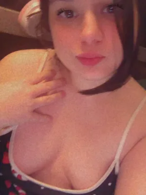 Luxiana Fox | Confident Cougar | Flirty Chat, Dating & Fantasy Companion