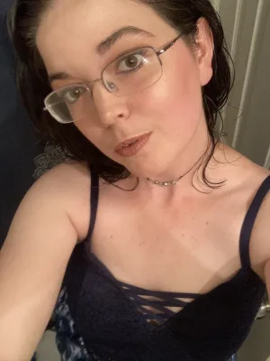 Hot single mom looking for fun