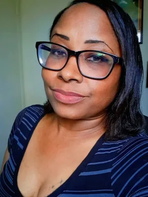 Cum have some fun with this kinky Black housewife.